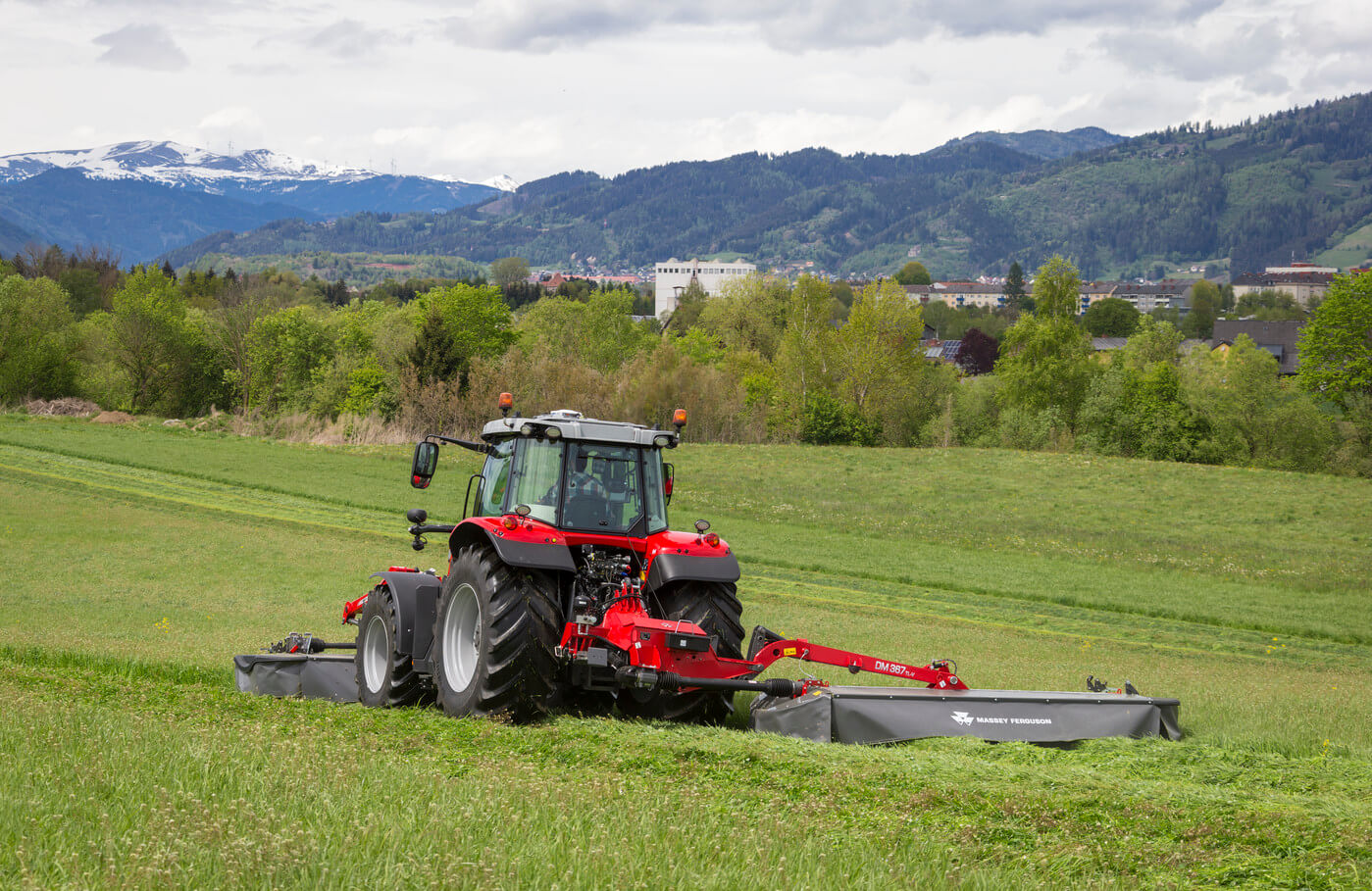 A mower that can adapt to the most varied of field conditions