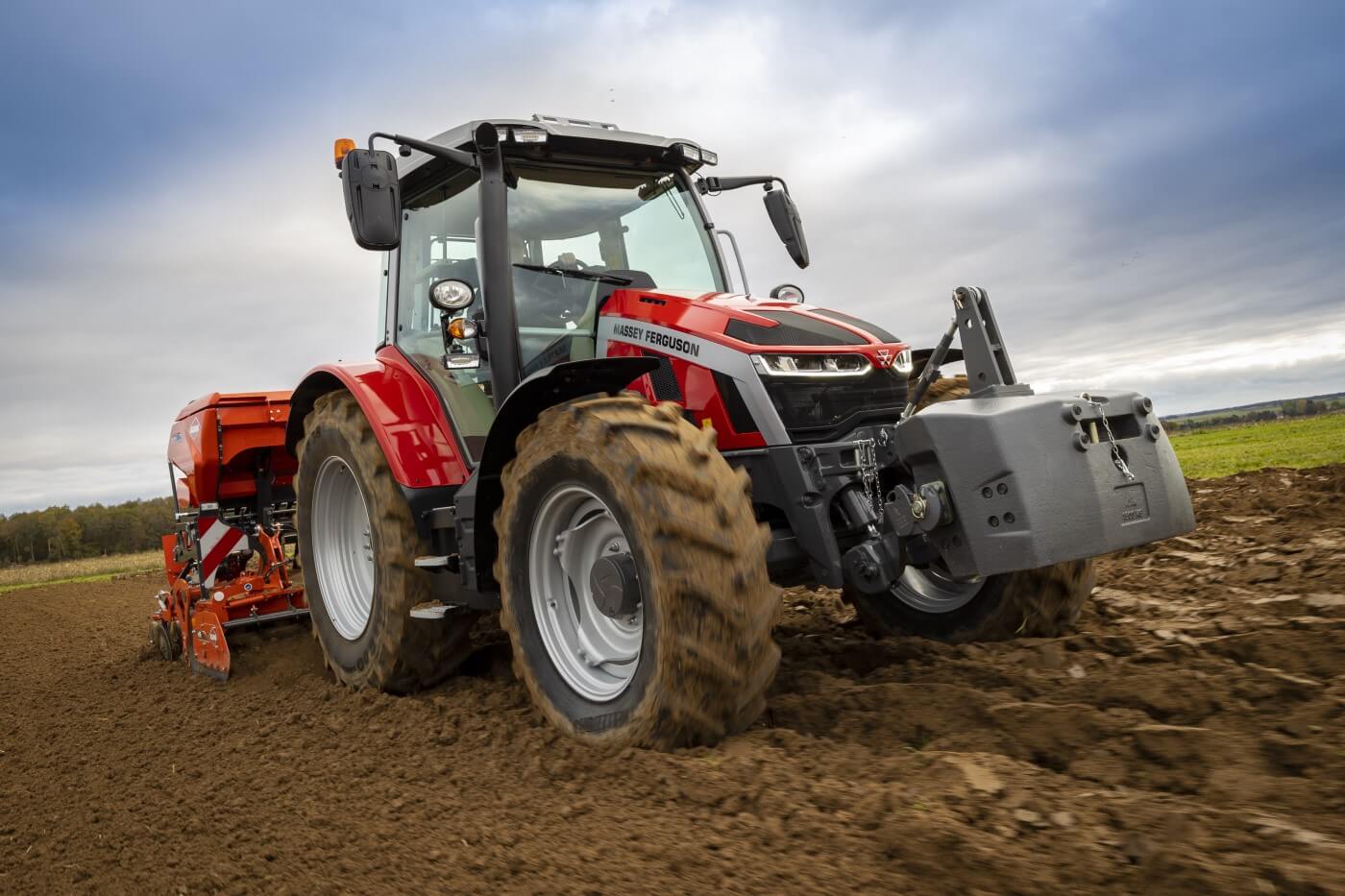 Equipped to work faster with the widest implements 