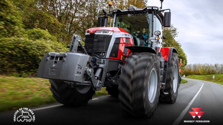 MF 8S.265 Dyna E-Power Exclusive wins Tractor of the Year 2021